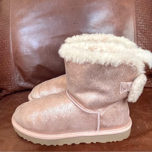 UGG Australia Shimmering Metallic Pink Booties With Fuzzy Bow Size 6 - Picture 3 of 9